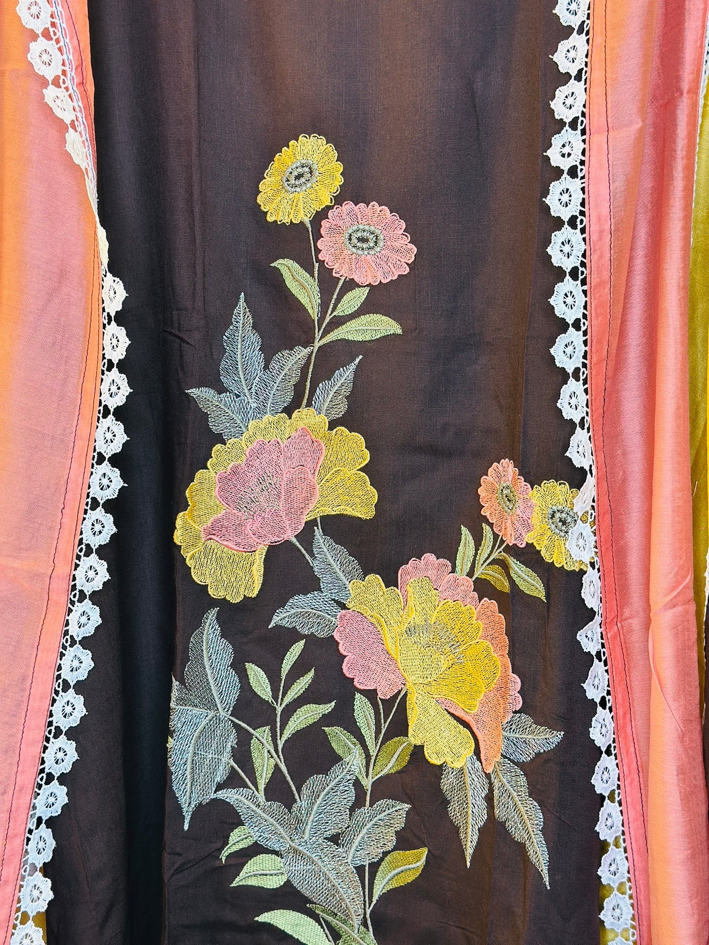 Soft Pure Cotton With Fine Floral Floral Thread Embroidery & Lace Highlights