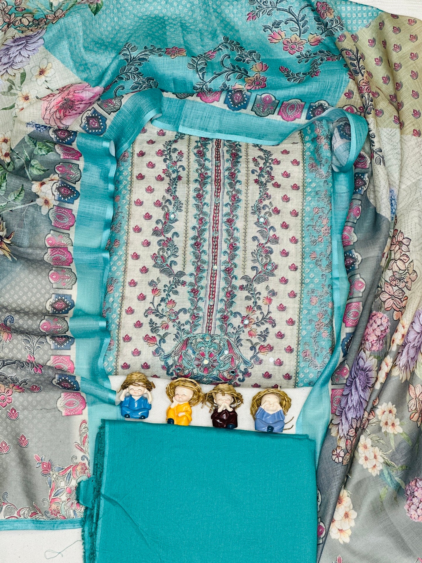 Printed Linen With Thread Highlights On Neck Tie