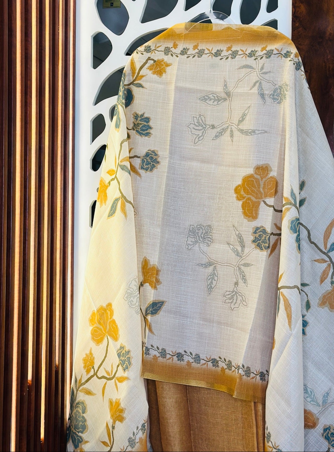 Elegant Linen Suit With Kota Doria Printed Dupatta