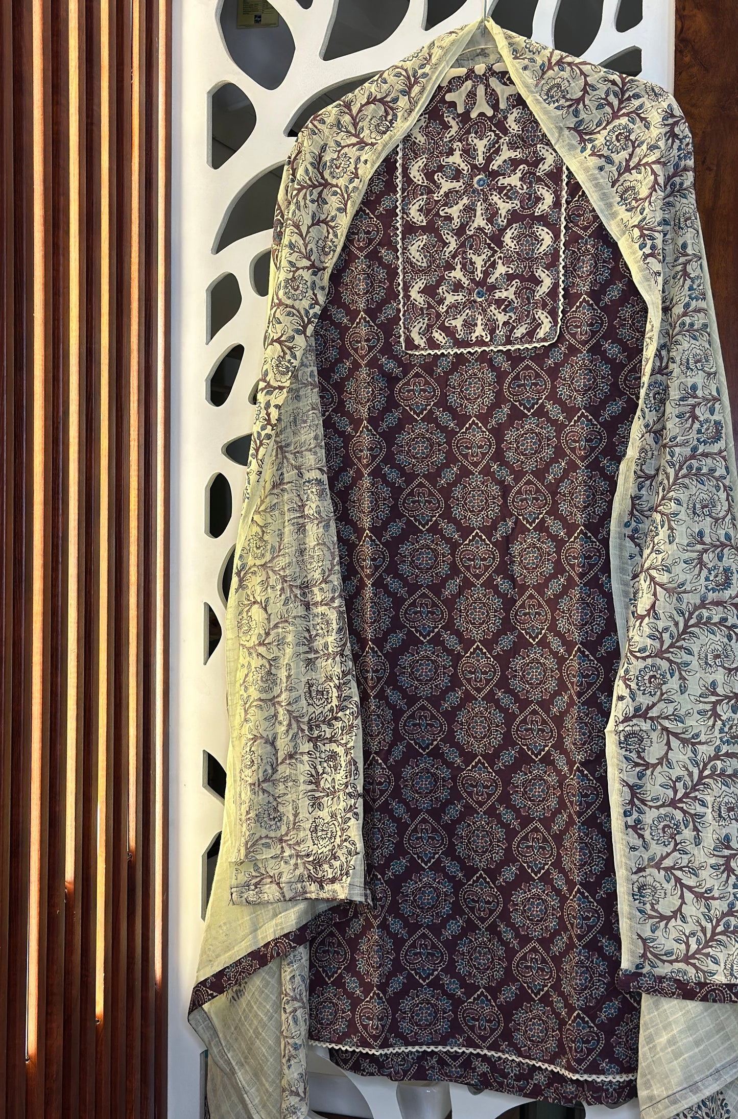 Printed Pure Cotton With Lace & Thread Highlights On Neck Patch