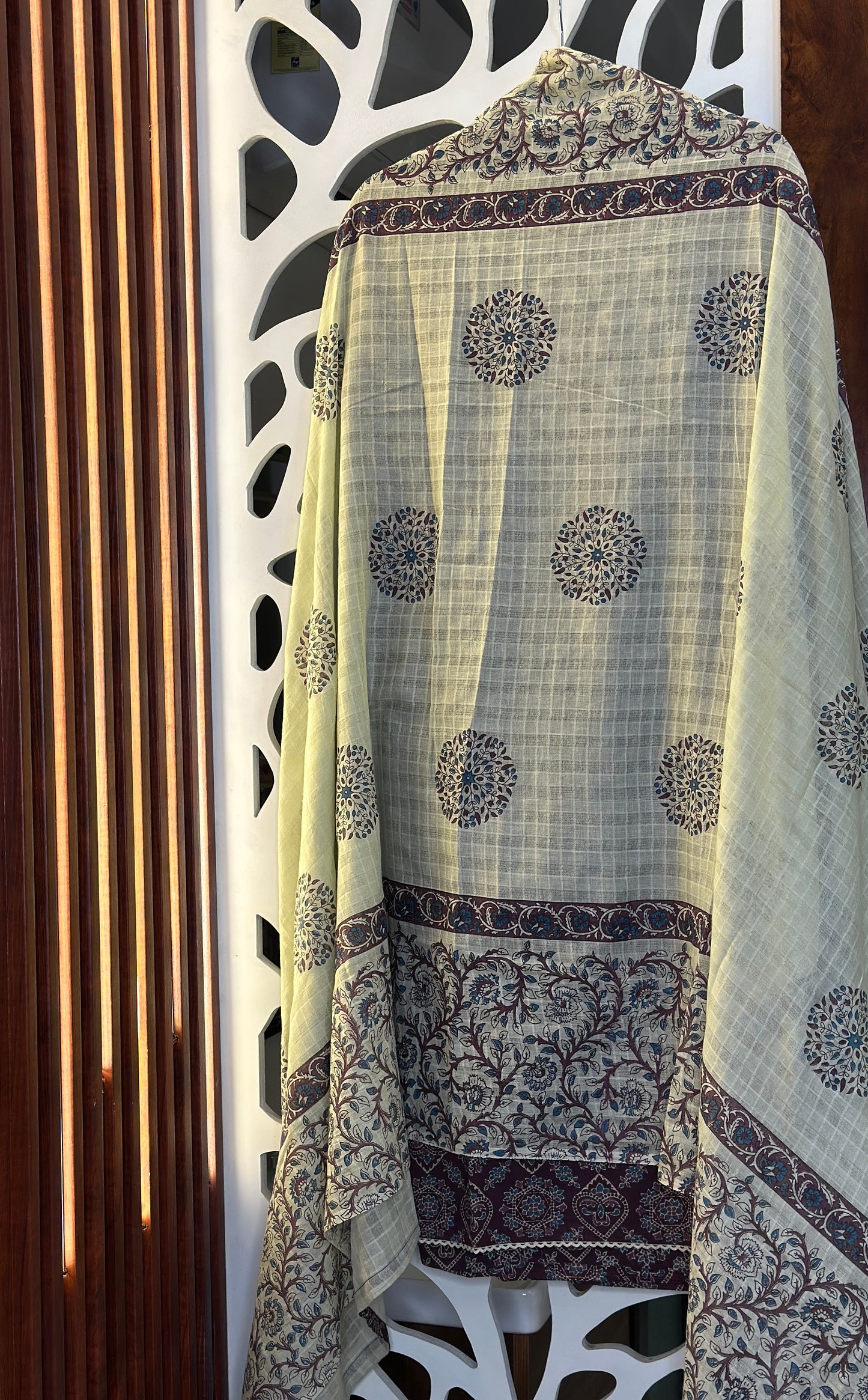 Printed Pure Cotton With Lace & Thread Highlights On Neck Patch