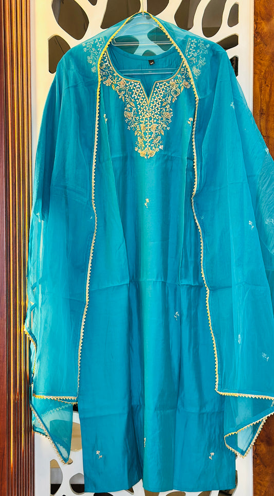 Trousseau Muslin Suit With Heavy Work Neck, Booti Design
