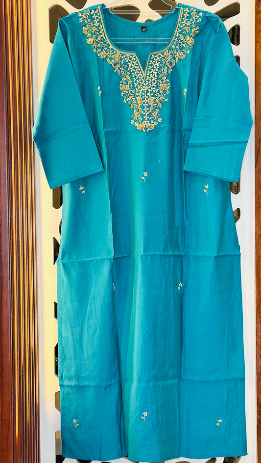 Trousseau Muslin Suit With Heavy Work Neck, Booti Design